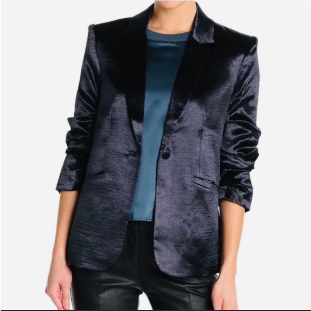 ⭐️NWT “Kylie” Satin Blazer⭐️